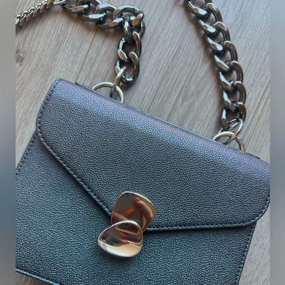 LIKE NEW CHARLES & KEITH Peacock Front Flap Bag Purple Metallic Silver Chain - Picture 5 of 6